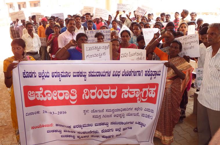 ಐಟಿಡಿಪಿ ಕಚೇರಿ ಎದುರು ಅಹೋರಾತ್ರಿ ಪ್ರತಿಭಟನೆ